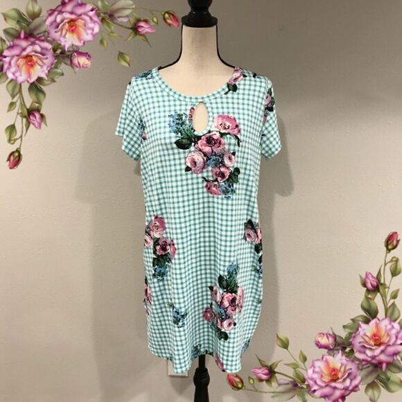 MAKE AN OFFER ;)Cute short sleeve plaid floral dress - Picture 1 of 11